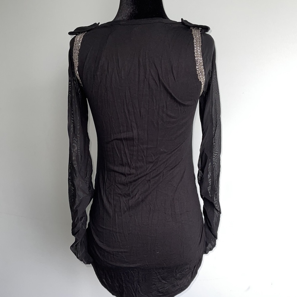 6126 long sleeve shirt w beaded detail. Size M - Picture 2 of 9